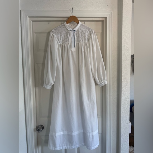 American Girl Long White Nightgown, Blue Bow Ribbon, Trim Detail, Size Large - Picture 6 of 13